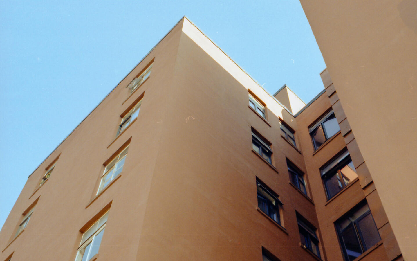 building corner shot on gold 200